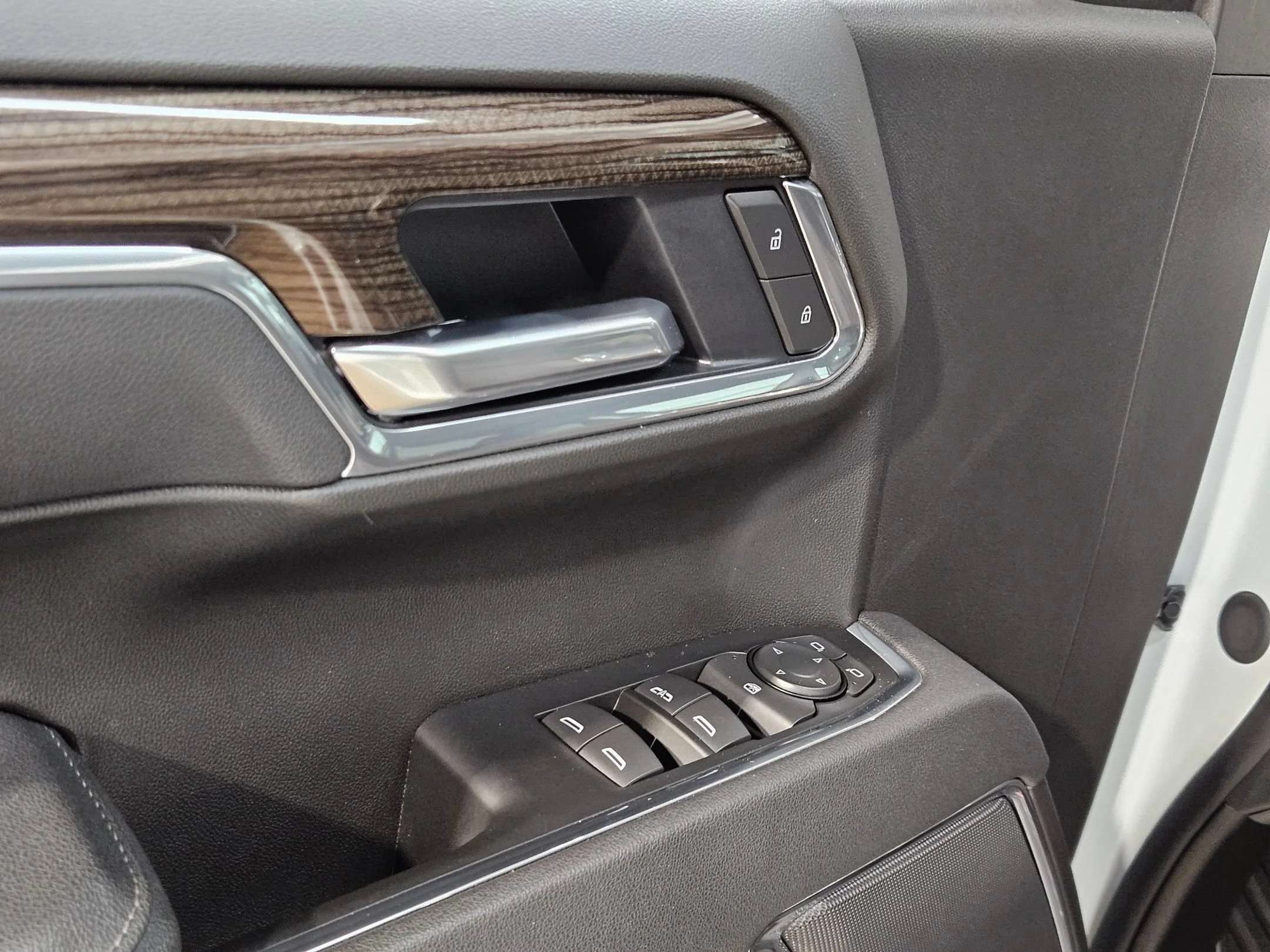 Used 2026 Summit White Chevrolet LT Trail Boss image 21