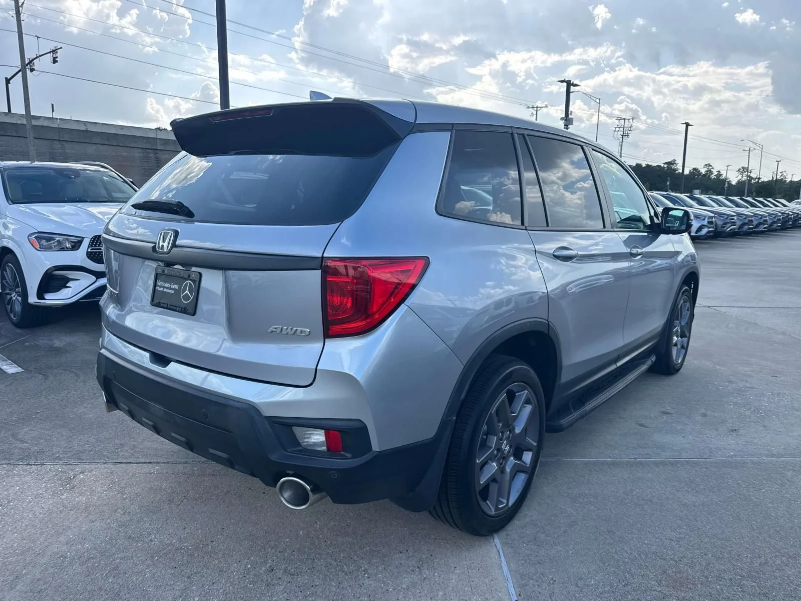 Used 2023 Silver Honda EX-L image 5