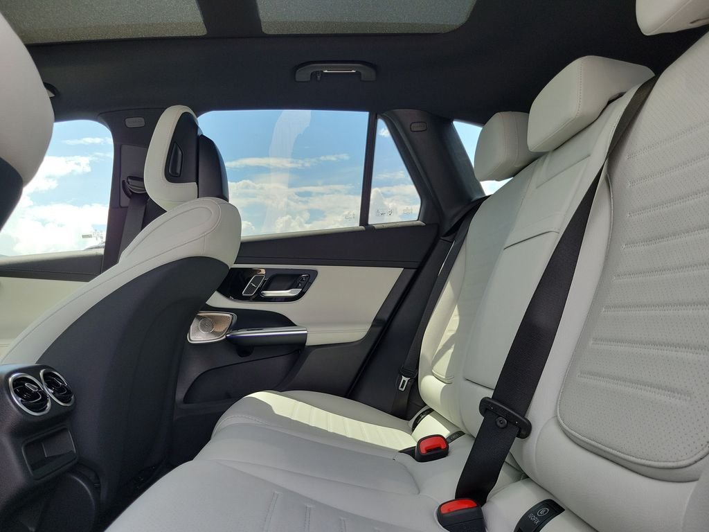 New 2027 Cirrus Silver Metallic Mercedes-Benz GLC 300 image 10