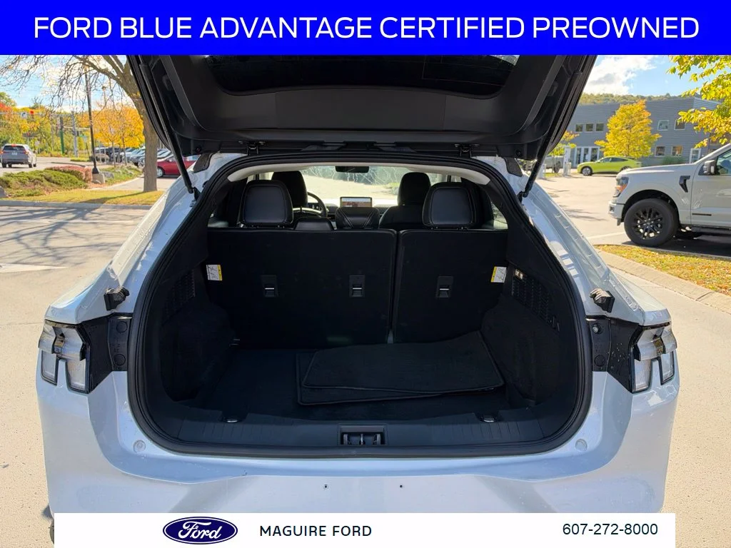 Used 2023 White Metallic Ford Select image 11