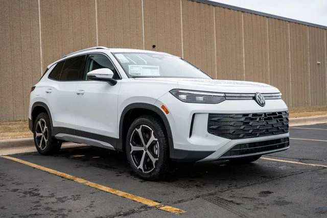 New 2026 White/off-white Volkswagen 2.0T SE image 1