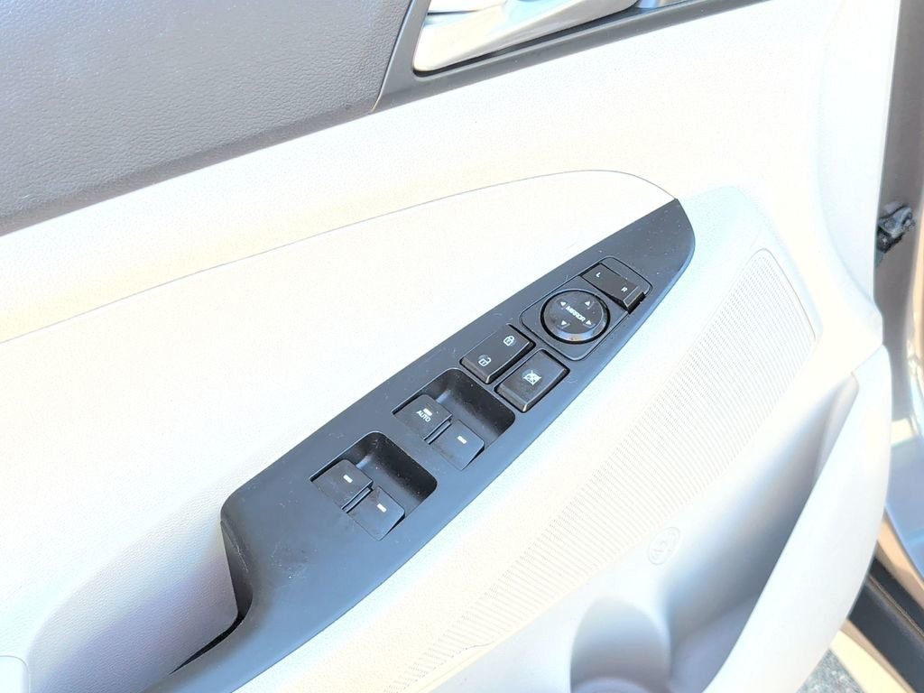 Used 2020  Hyundai SEL image 26