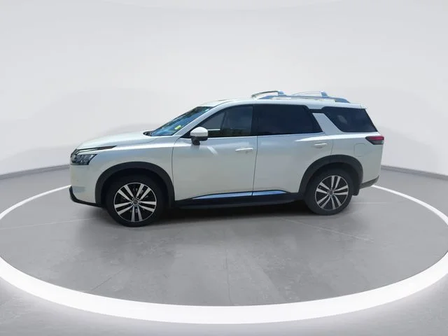 Used 2023 White Nissan Platinum image 5