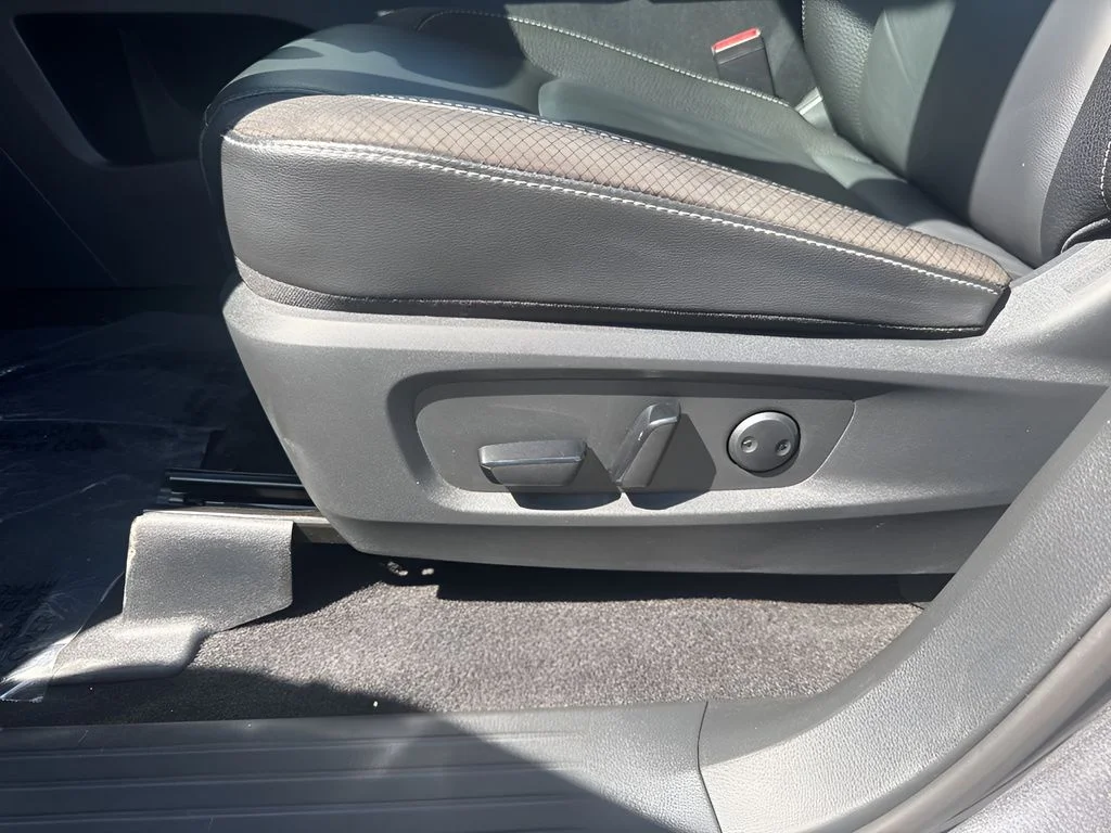 Used 2025 Gray Nissan SL image 11