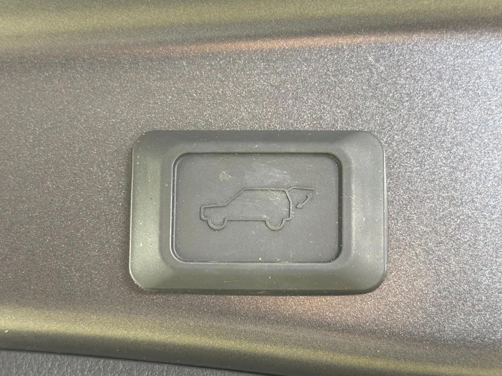 Certified Used 2025  Toyota XLE Premium image 20