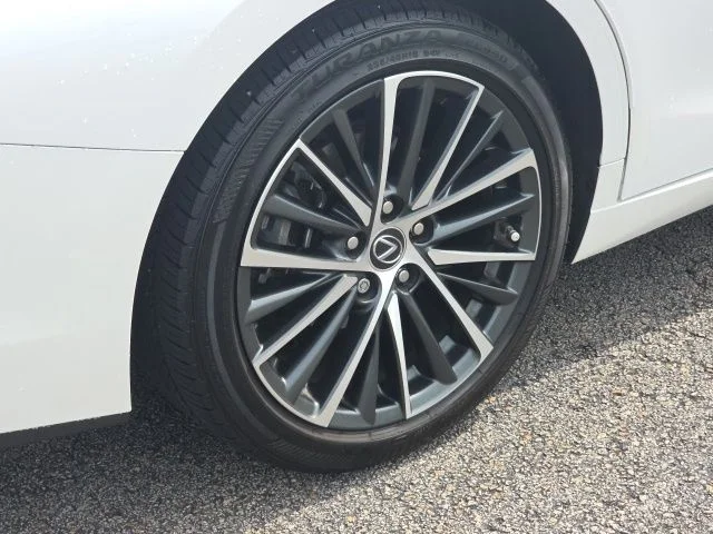 Used 2025 White Lexus 350 image 11