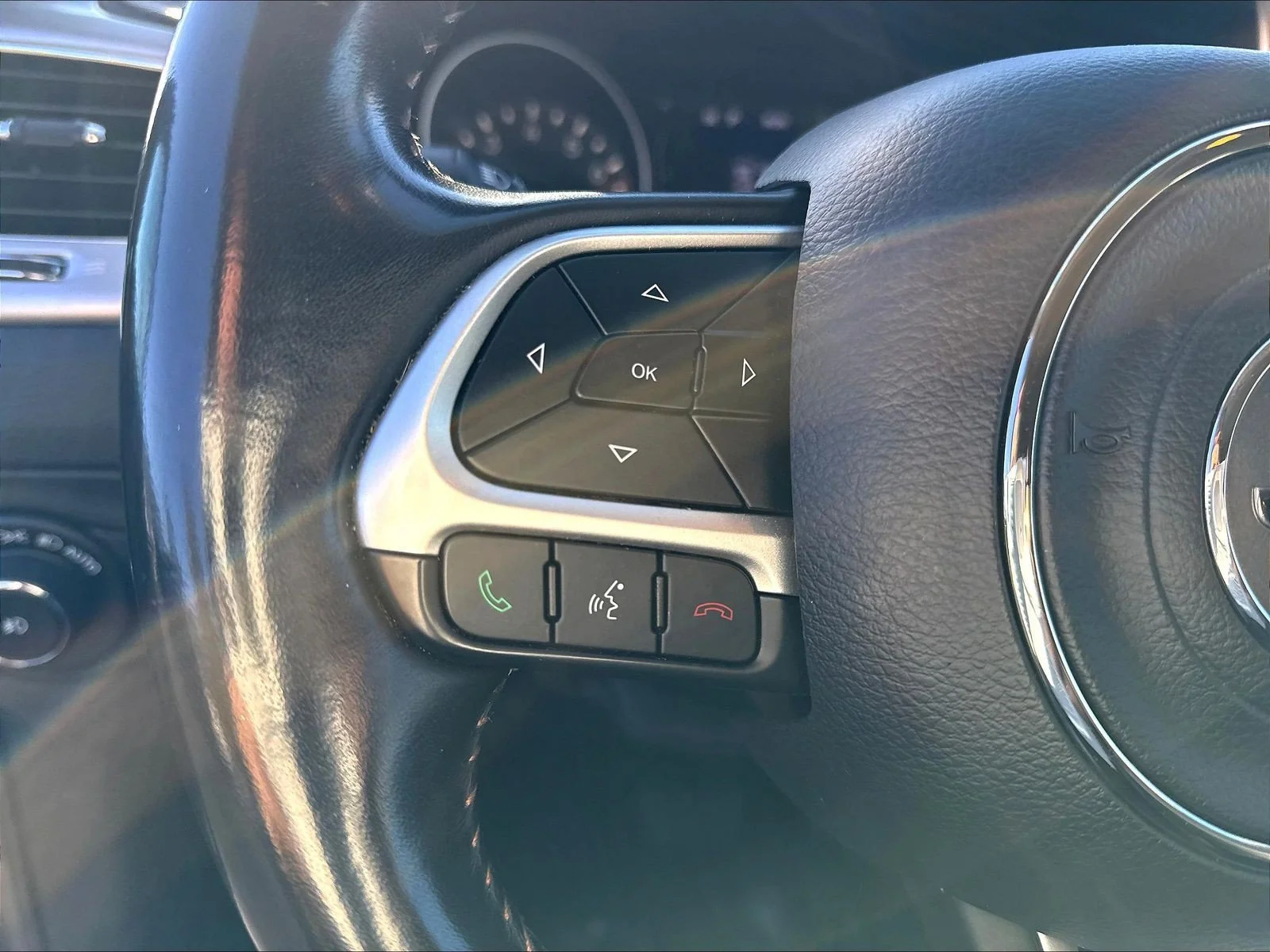 Used 2020 Crystal Metallic Jeep Latitude image 13