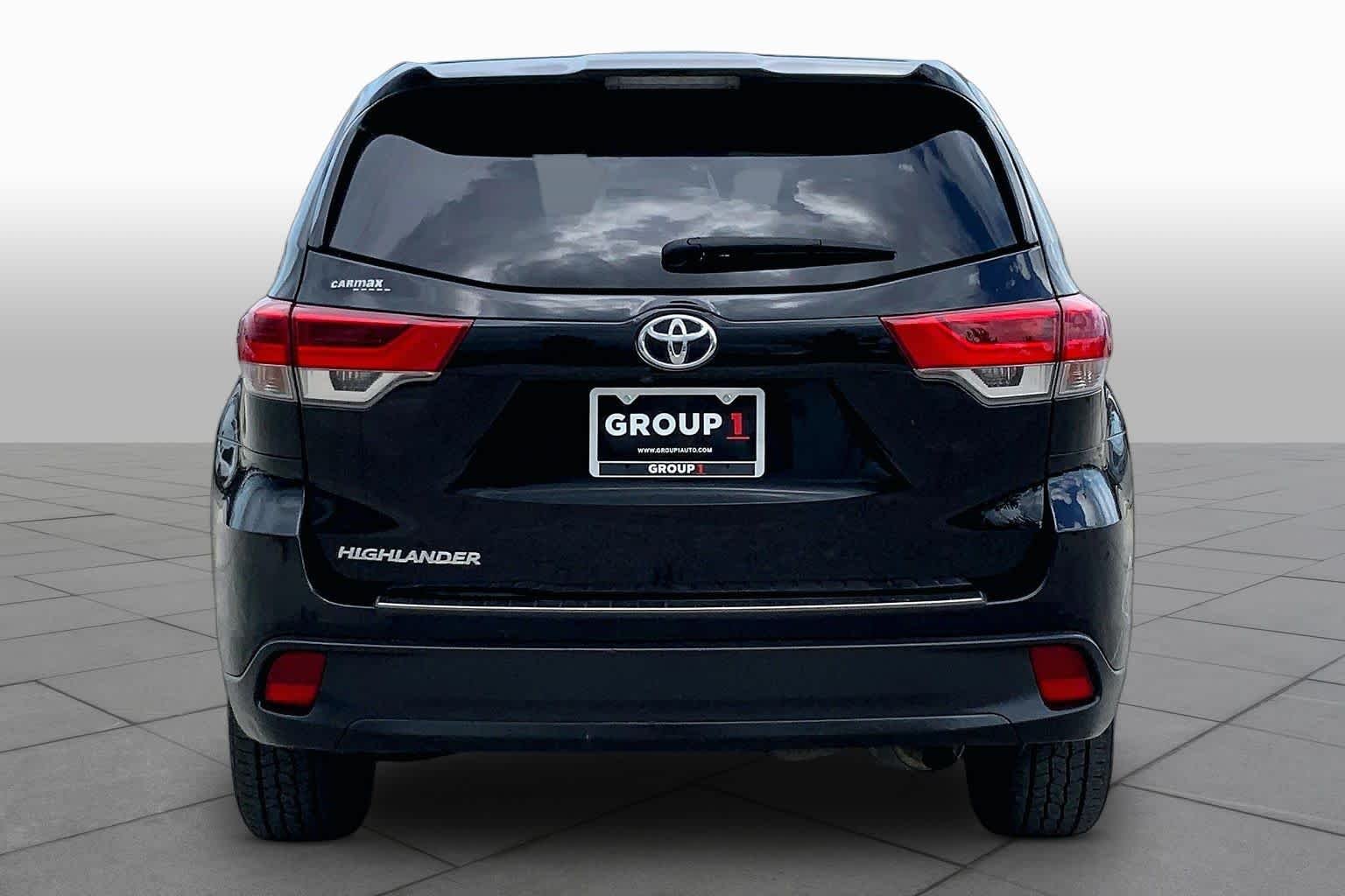 Used 2019 Midnight Black Metallic Toyota LE image 5
