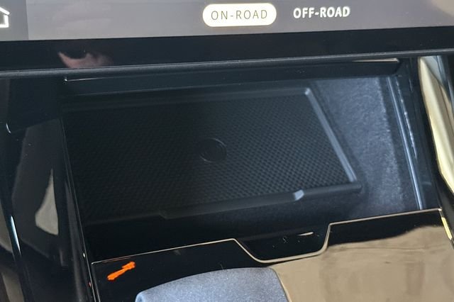 New 2026 Santorini Black Land Rover Dynamic SE image 20