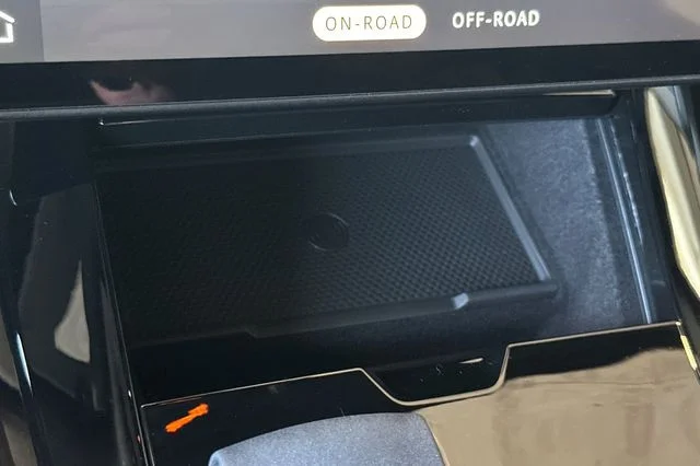 New 2026 Santorini Black Land Rover Dynamic SE image 20