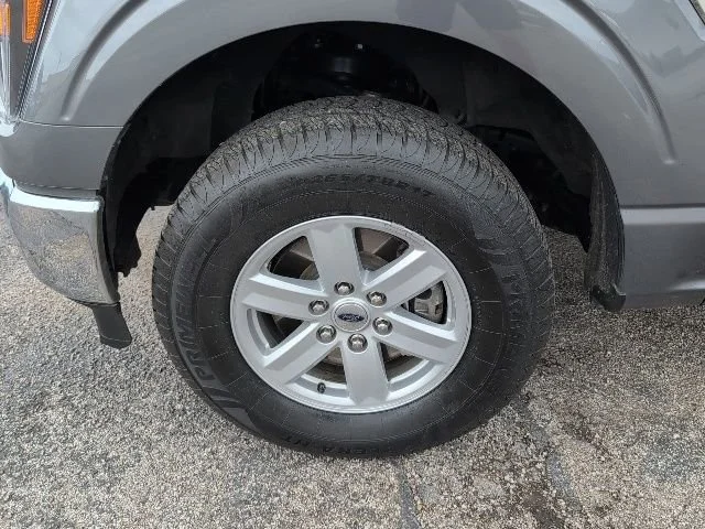 Used 2023  Ford XL image 3