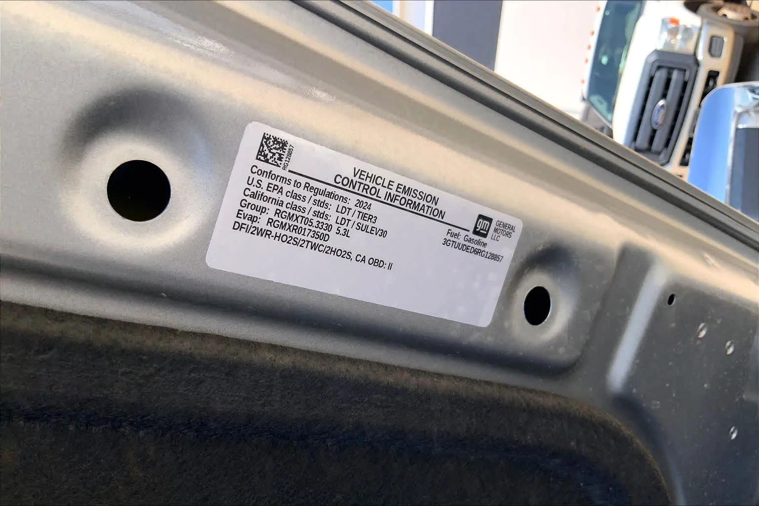 Used 2024 Sterling Metallic GMC SLT image 33