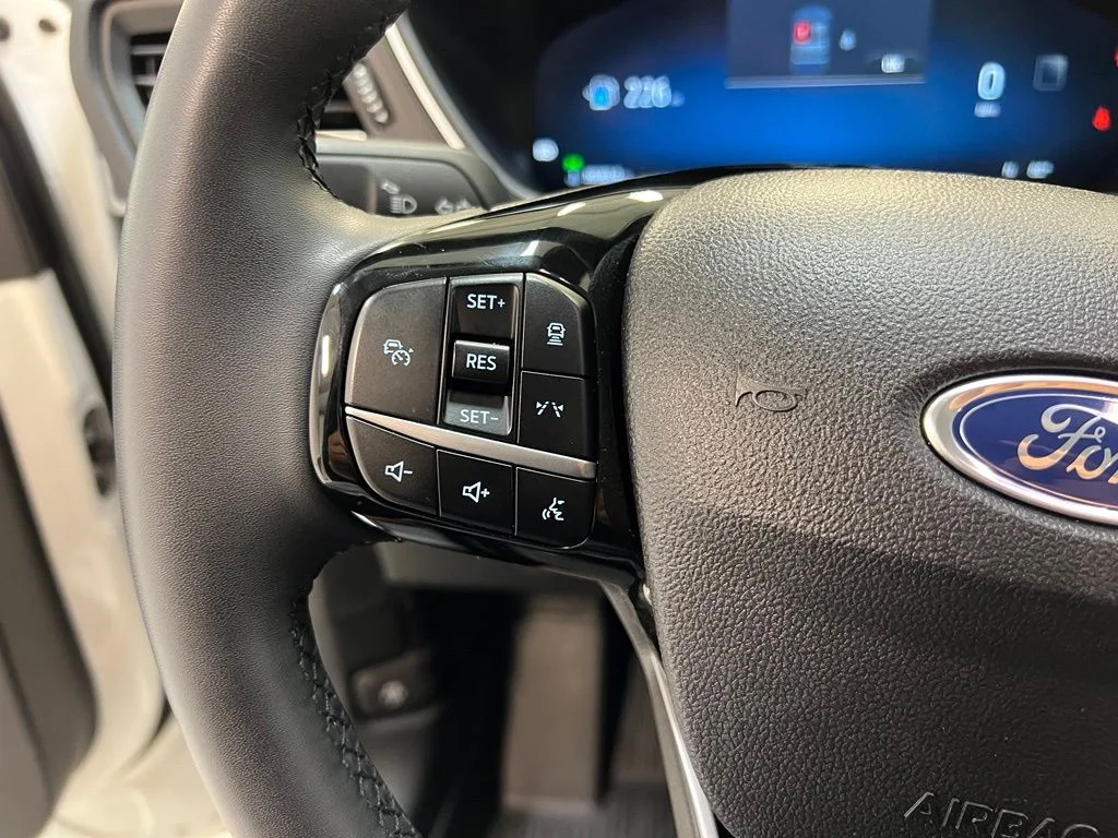 Used 2023 White Ford Platinum image 18