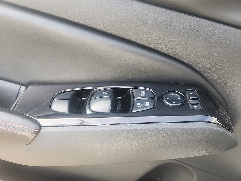 Used 2024 White Nissan 2.5 SR image 26