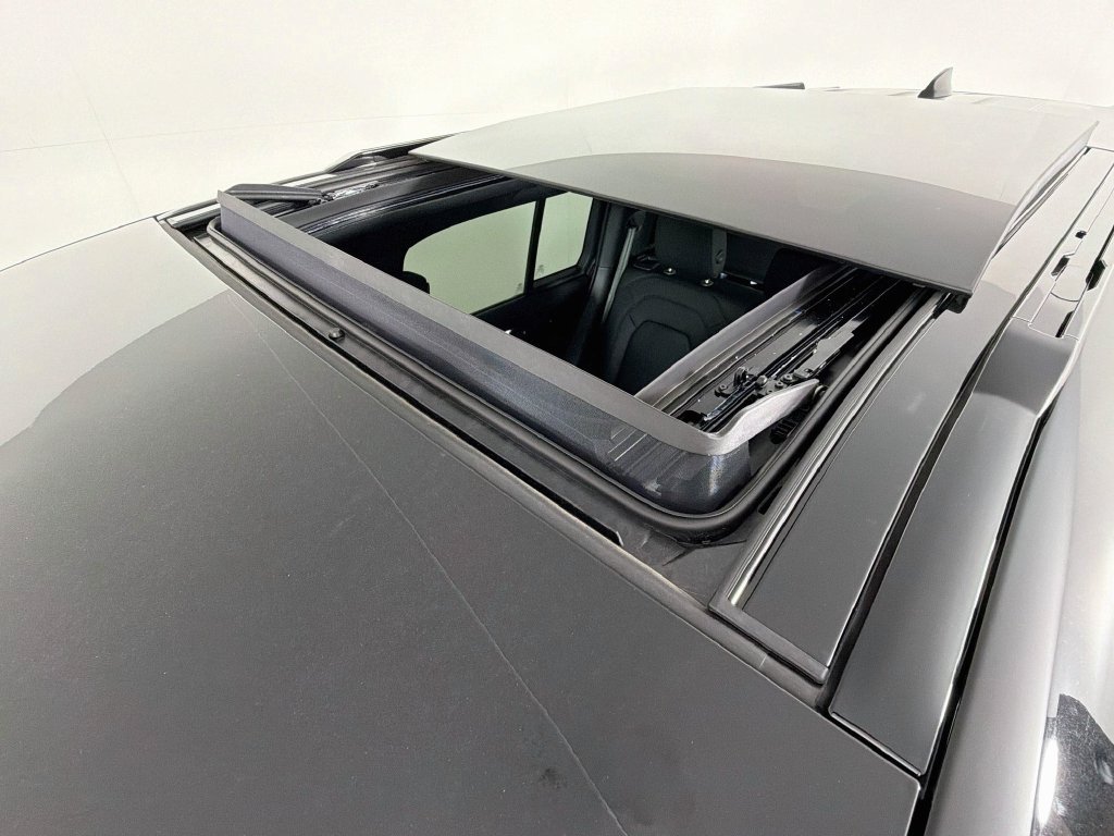 New 2026 Santorini Black Land Rover X-Dynamic SE image 23