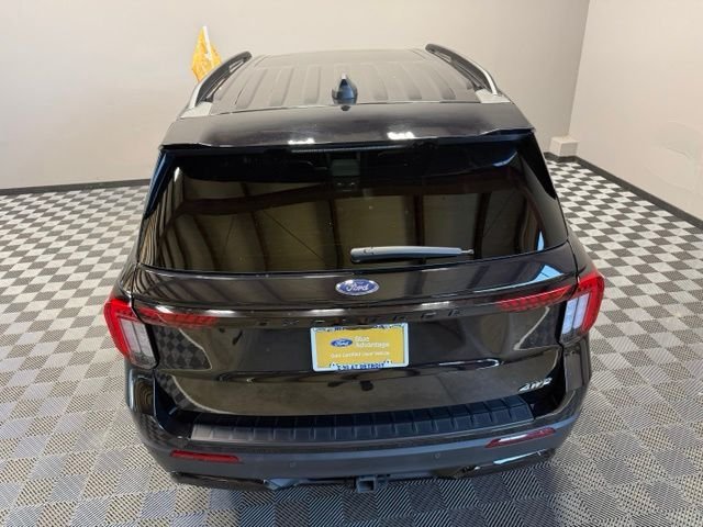 Certified Used 2025 Agate Black Metallic Ford ST-Line image 12