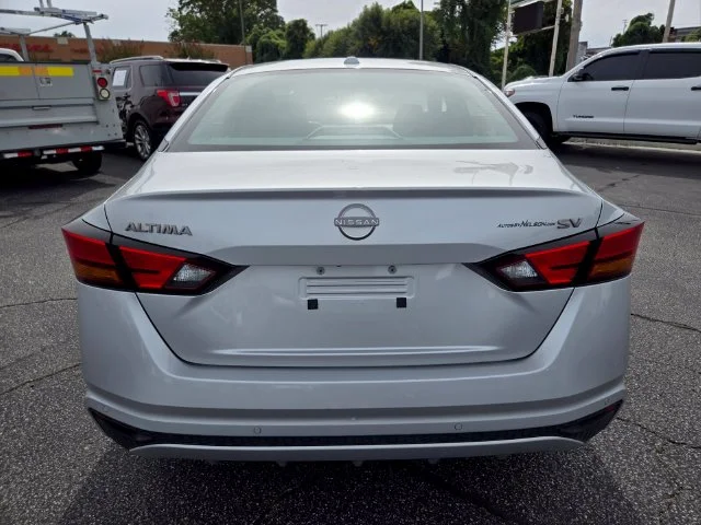 Used 2023 Silver Nissan 2.5 SV image 7