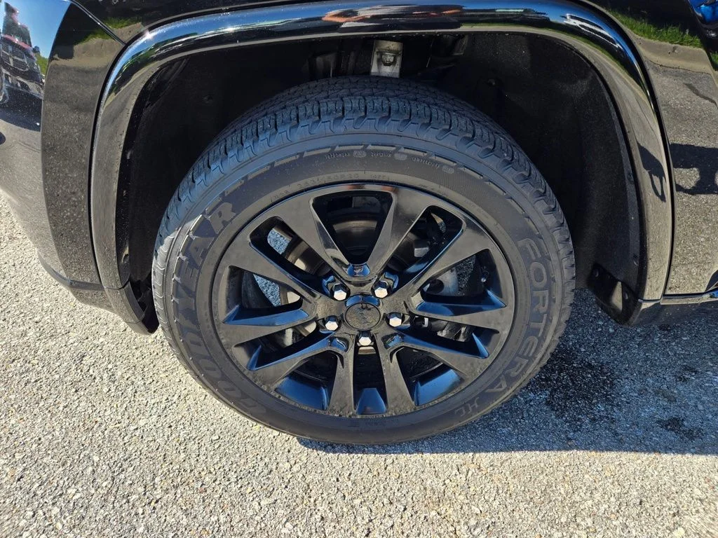 Certified Used 2020 Black Jeep Altitude image 11