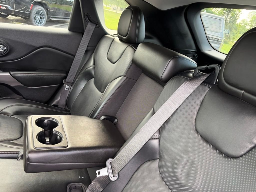 Used 2021 Green Jeep Latitude Lux image 15