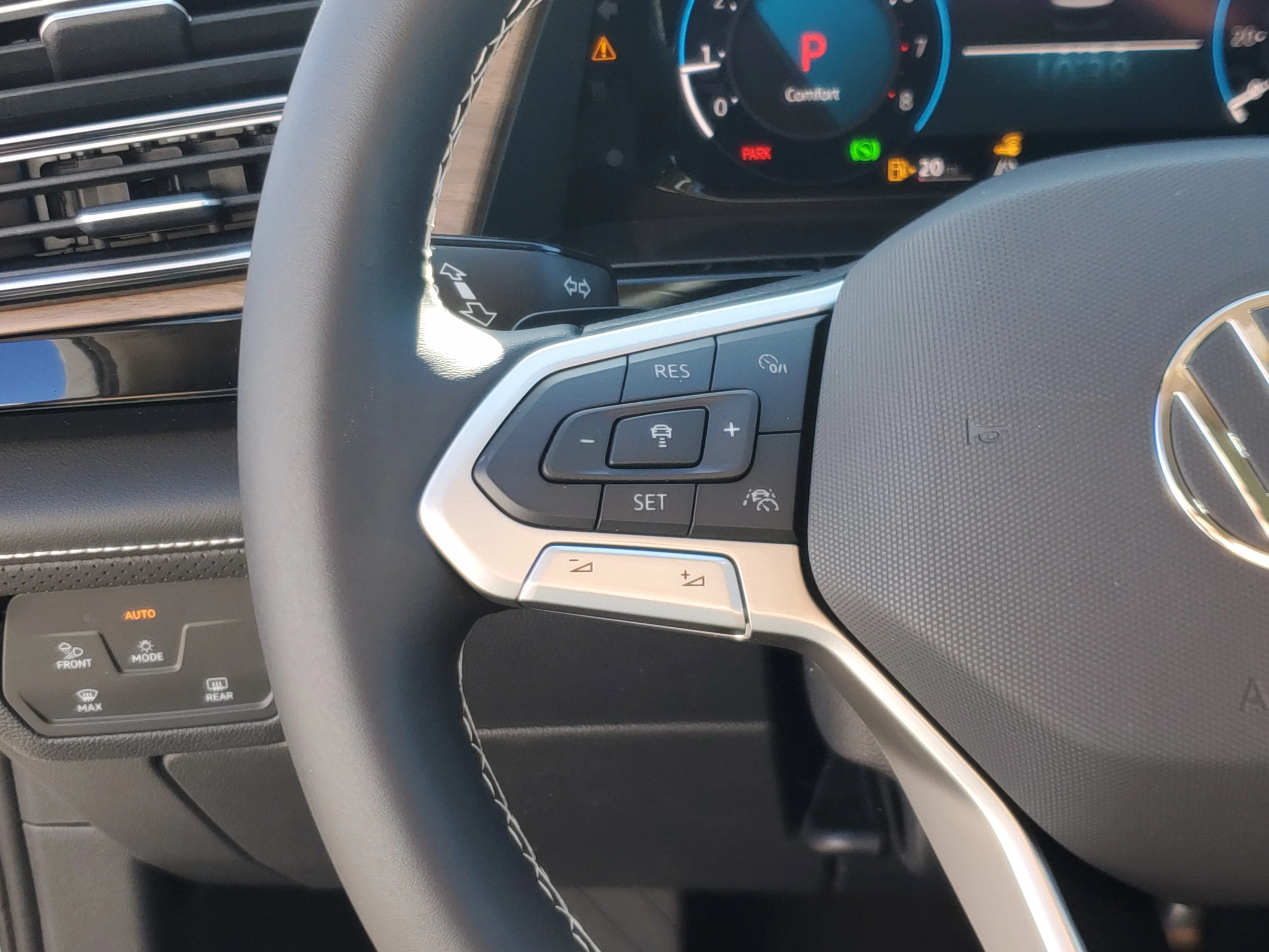 New 2026 White Volkswagen 2.0T SE w/Technology image 23