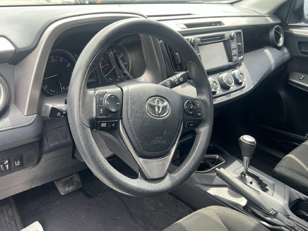 Used 2018 Silver Toyota LE image 10