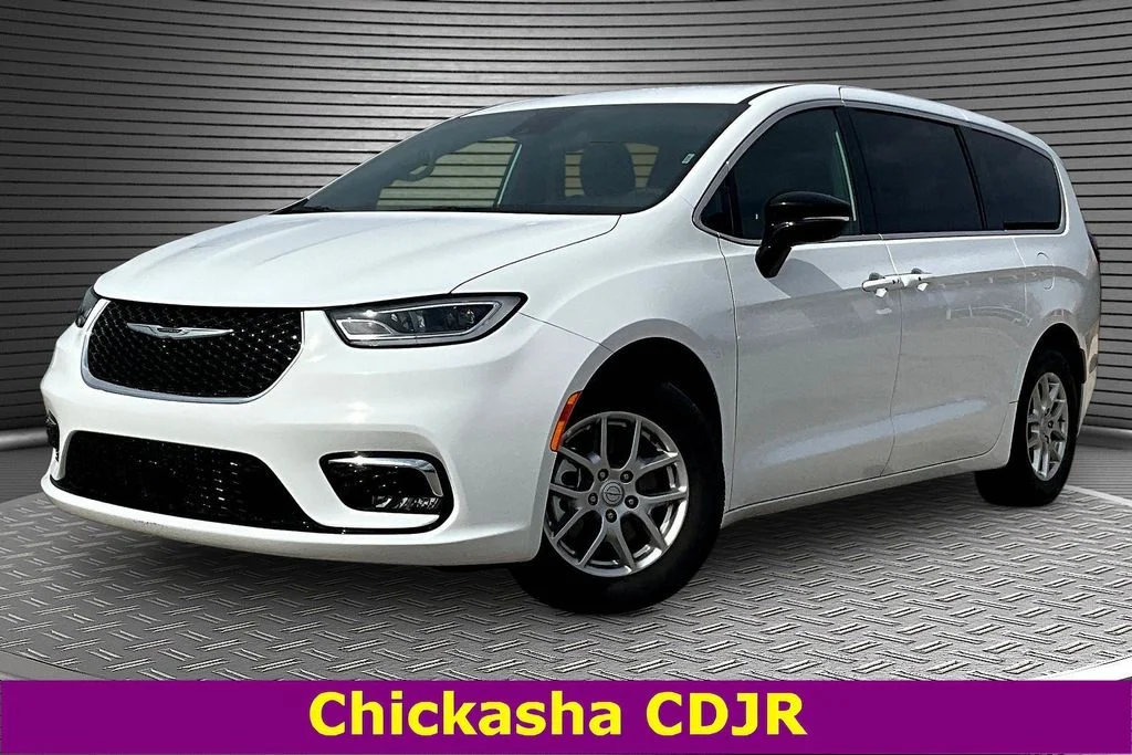 2025 Chrysler Pacifica Select's photo