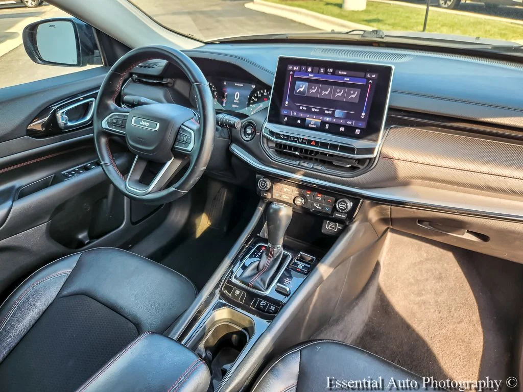 Used 2022 Silver Jeep Trailhawk image 21
