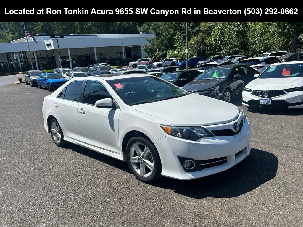 Used 2013 Super White Toyota SE image 1