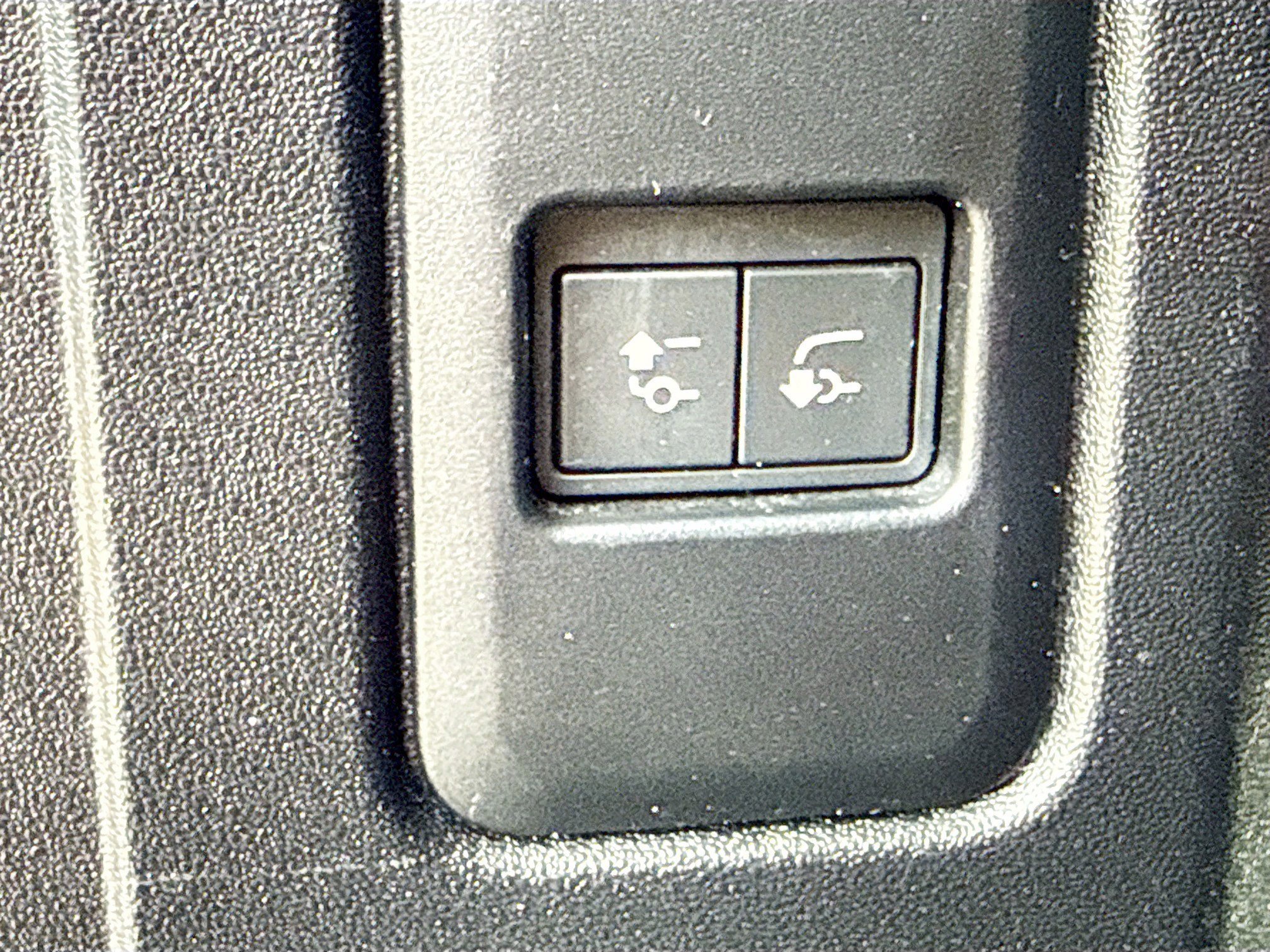Used 2023 Carpathian Gray Premium Metallic Land Rover Carpathian Edition image 13