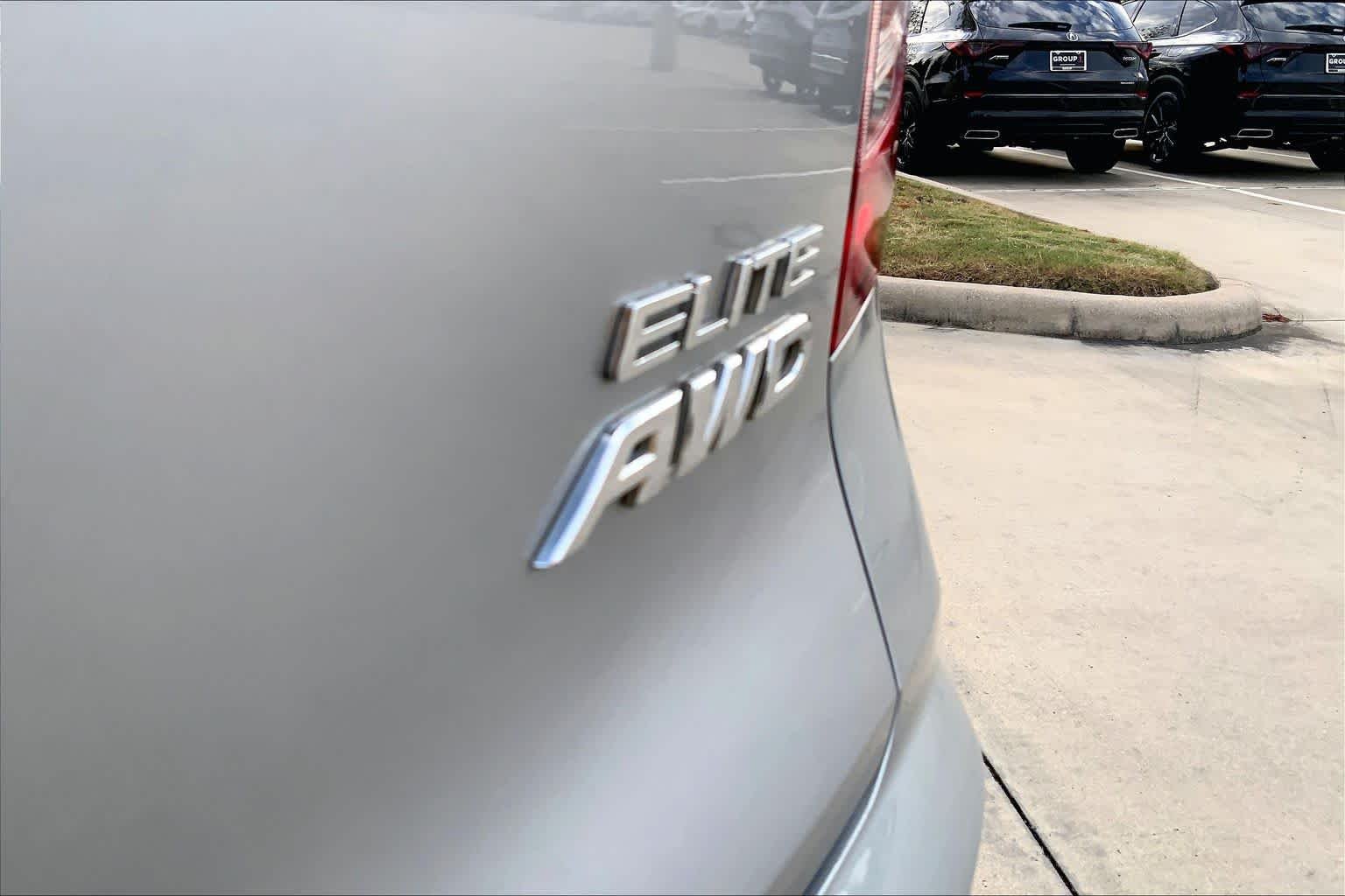 Used 2020 Lunar Silver Metallic Honda Elite image 10