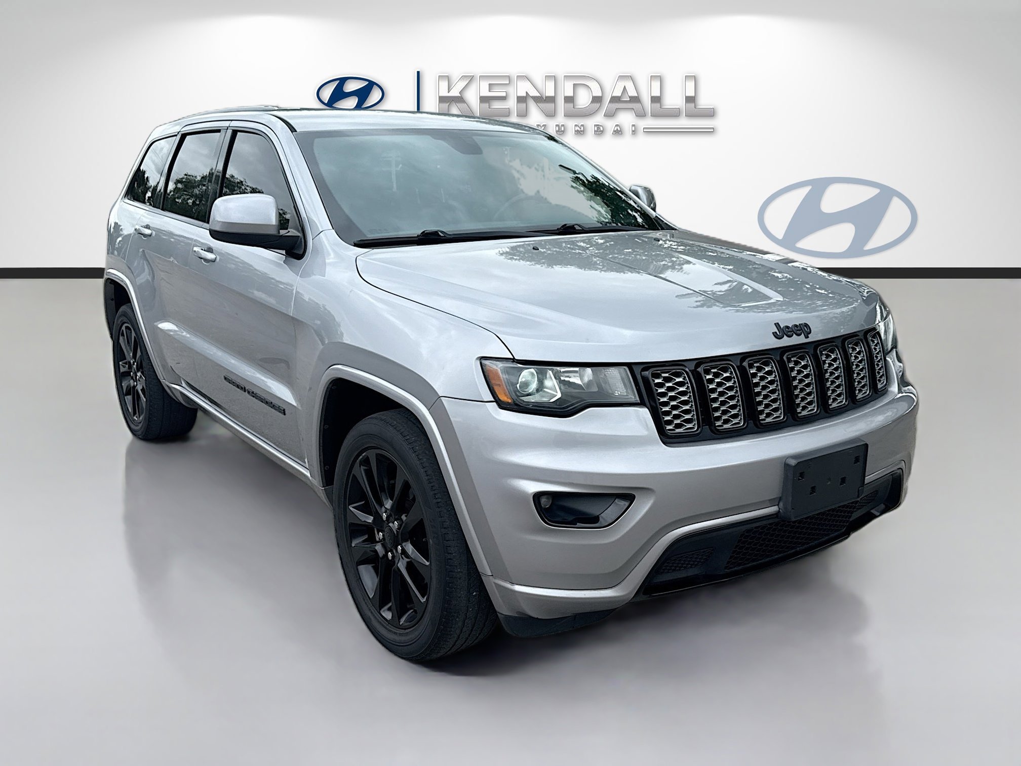 Used 2017 Billet Silver Metallic Clearcoat Jeep Altitude image 1