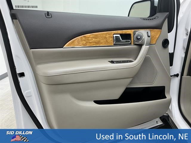 Used 2013 White Platinum Metallic Tri-Coat Lincoln AWD 4DR SUV image 14