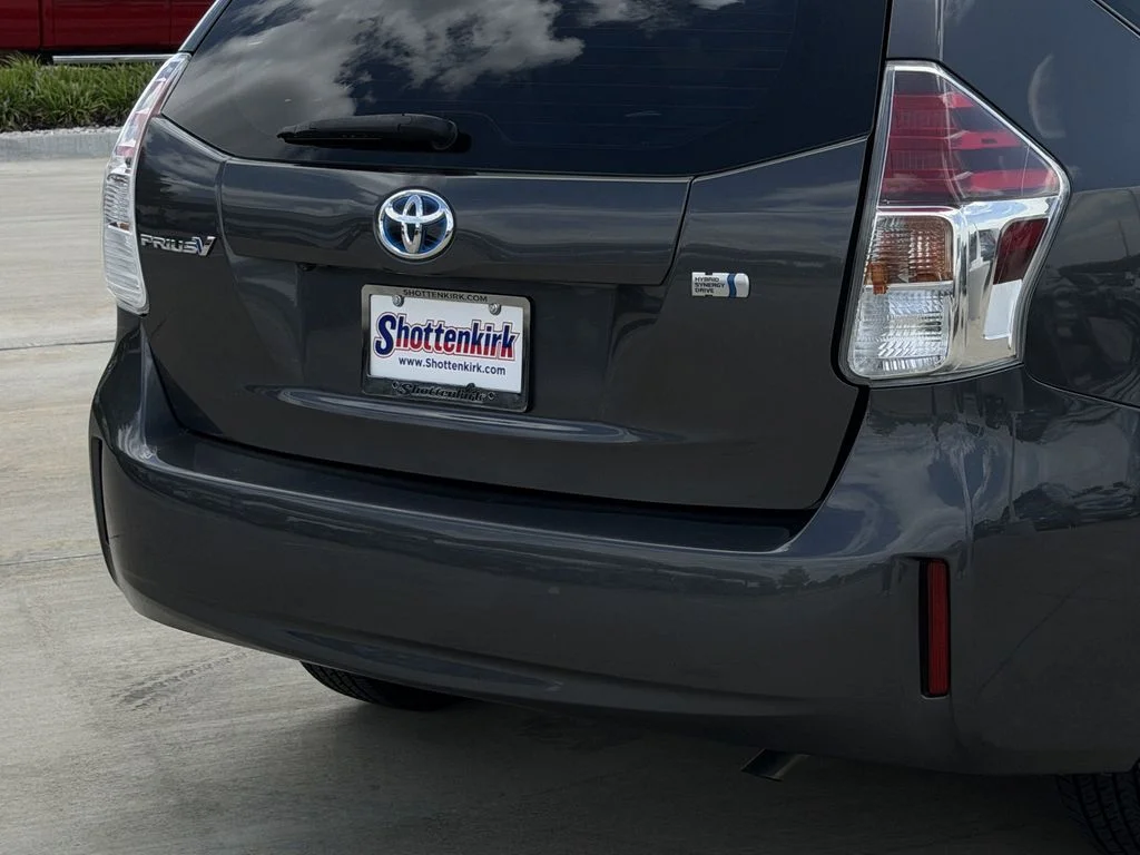 Used 2017 Gray Toyota Three image 6