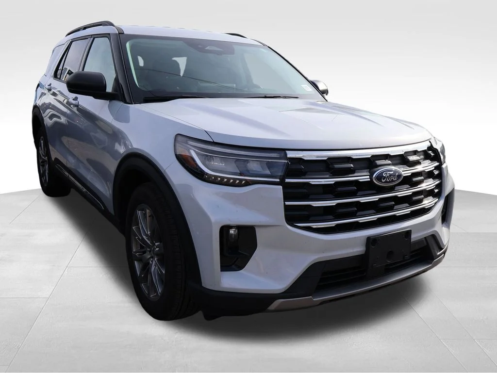 Used 2025 White Metallic Ford Active image 14
