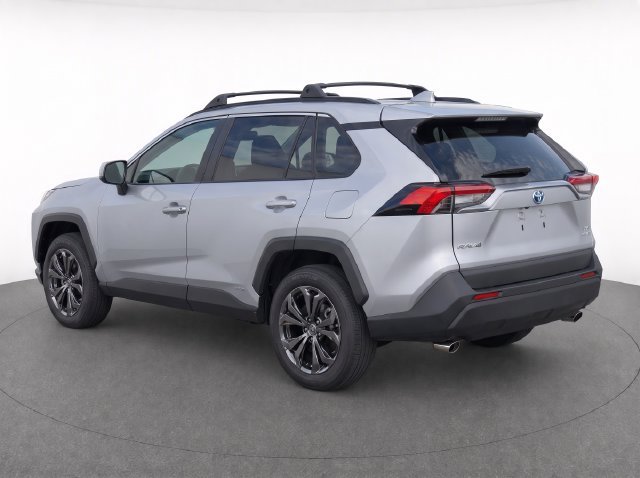 Used 2023 Silver Toyota XLE Premium image 3