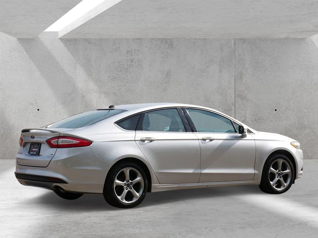 Used 2014 Silver Ford SE image 3