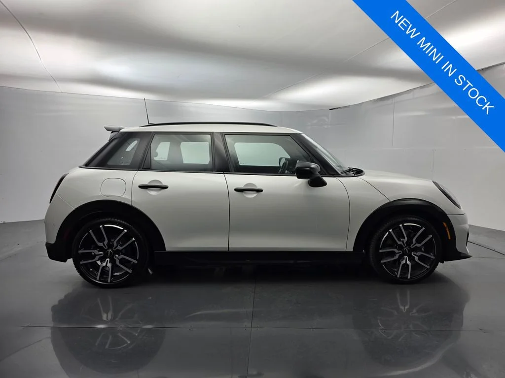 New 2026 White MINI Iconic image 3