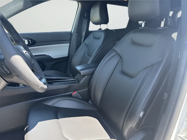 Used 2024 White Jeep Limited image 20