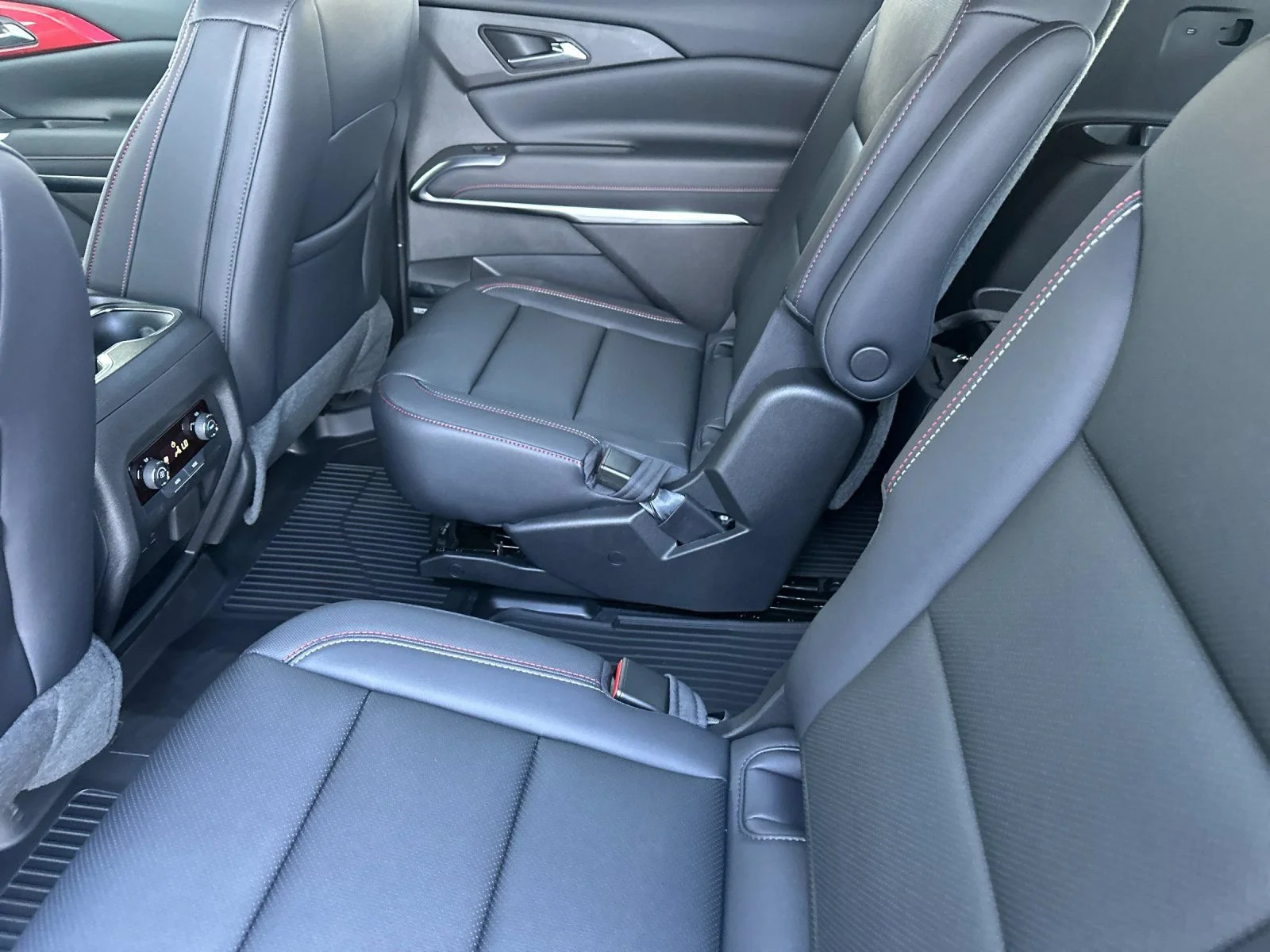 2026 Chevrolet Traverse Z71 - Photo 12