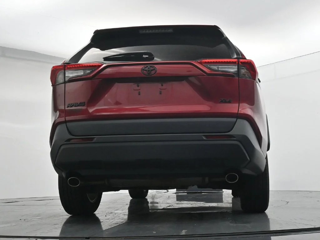 Used 2022 Red Toyota XLE image 20