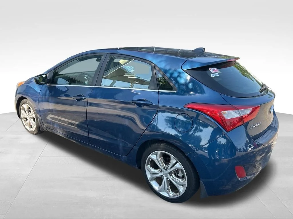 Used 2013 Blue Hyundai Base image 3