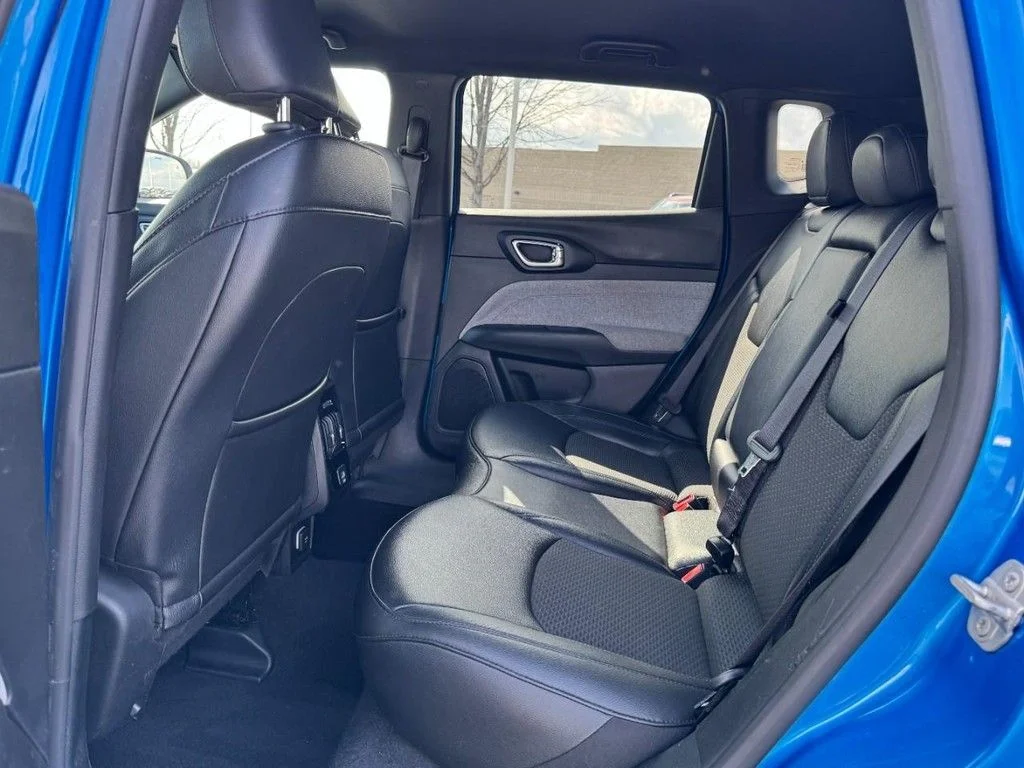 Used 2024 Blue Jeep Latitude image 10