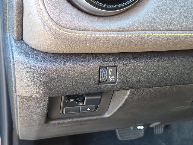 Used 2024 Blue Chevrolet ZR2 image 18