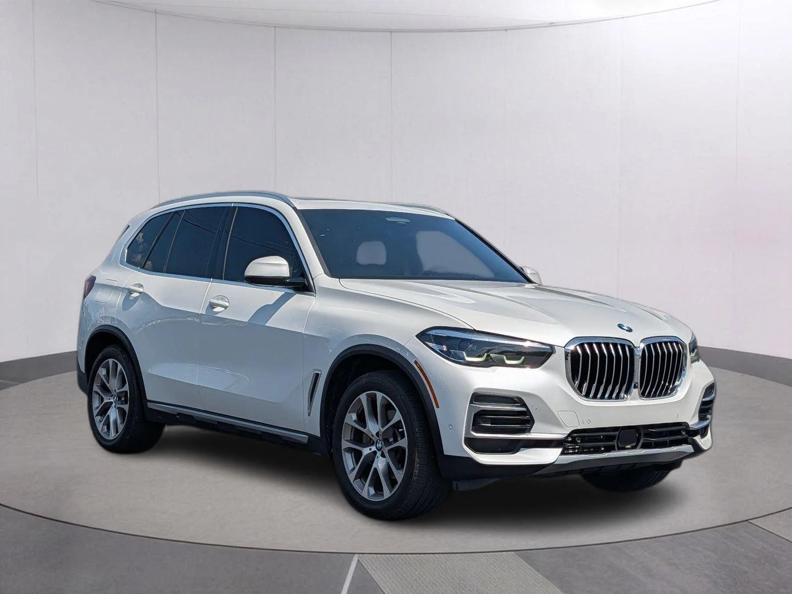 Used 2023 Mineral White Metallic BMW sDrive40i image 7
