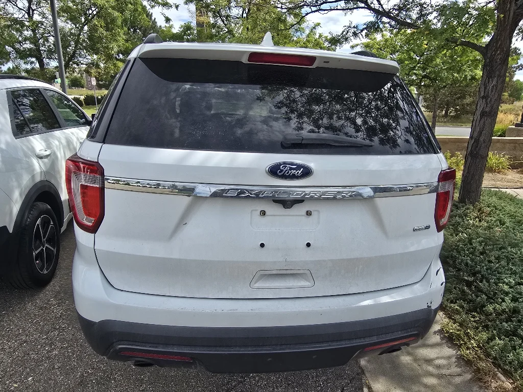 Used 2017 Oxford White Ford Base image 5