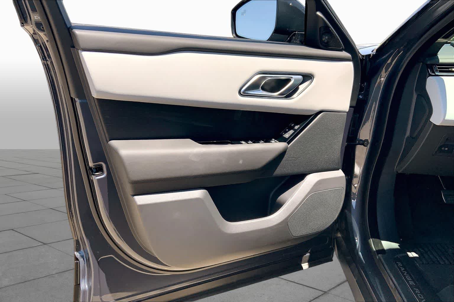 New 2026 Varesine Blue Land Rover Dynamic SE image 10