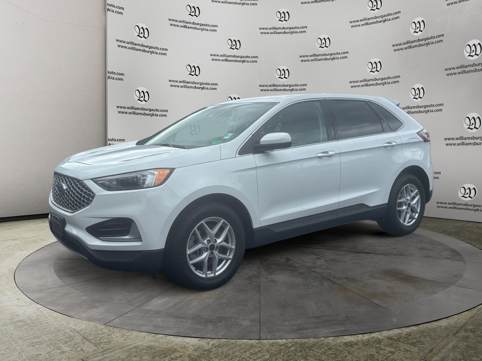 Used 2024 White Ford SEL image 1