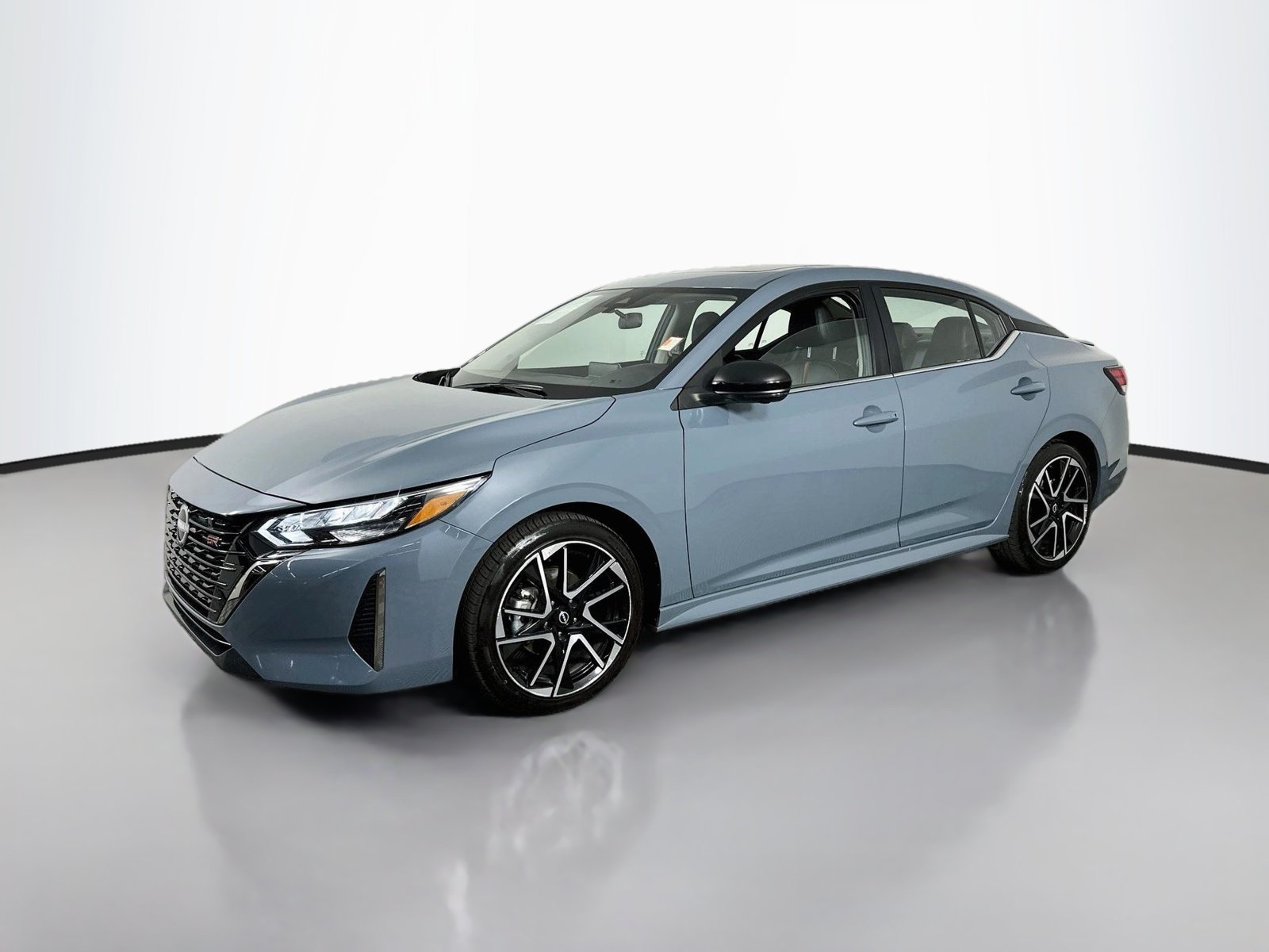 Used 2025 Atlantic Gray Metallic Nissan SR image 4
