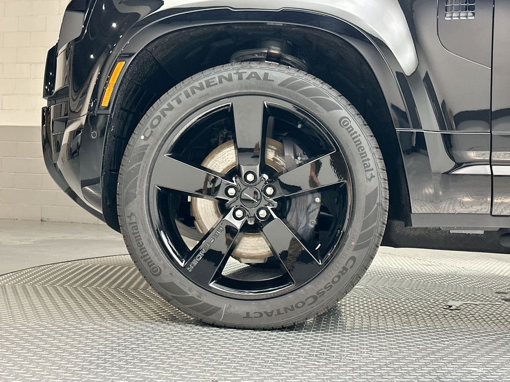 New 2026 Santorini Black Land Rover X-Dynamic SE image 5