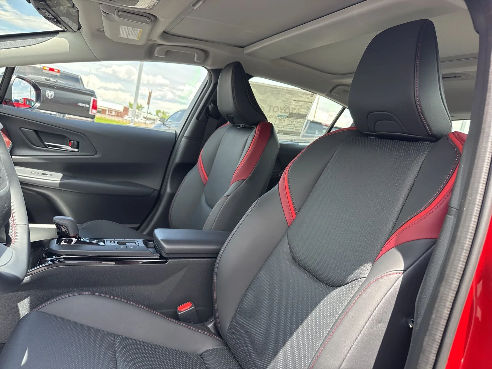 2025 Toyota Prius XSE Premium - Photo 13